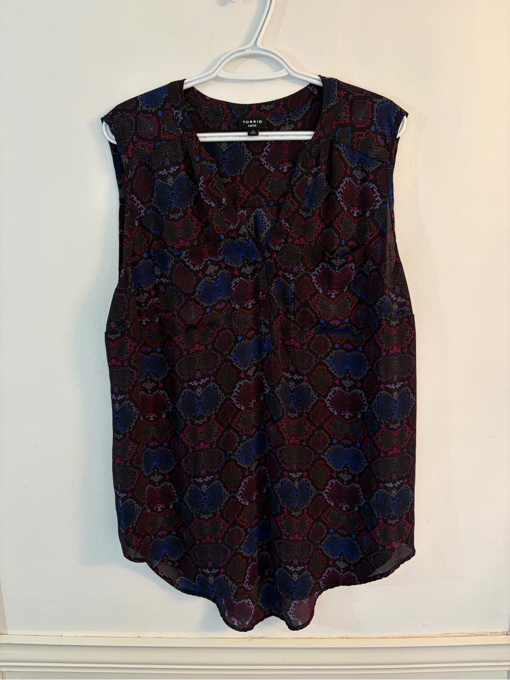 Torrid Harper Women's Purple & Blue Snakeskin Sleeveless Blouse - Size 2 (plus)